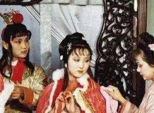 红楼梦中是如何描写宝钗的容貌的？