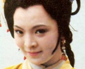 红楼梦中宝蟾是谁的丫鬟？她的名字有什么含义