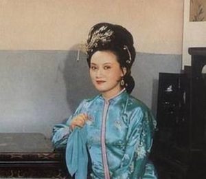红楼梦中贾母生日时邢夫人为何要责怪王熙凤？