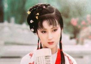 红楼梦中林黛玉每月只有二两银子，为什么她出手如此阔绰？