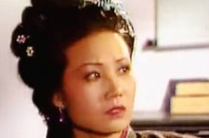 红楼梦赵姨娘为何要在王夫人面前夸赞宝钗会做事
