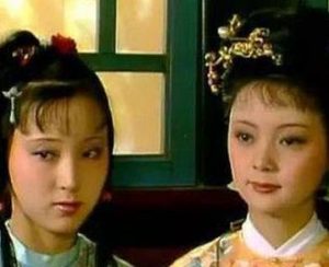 红楼梦王熙凤与宝玉下蛊之后，黛玉与宝钗是什么表现？