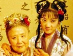 红楼梦中贾府的除夕节都有哪些活动？