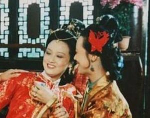红楼梦中王熙凤为何从不与宝钗开玩笑？
