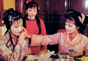红楼梦中在贾宝玉婚事上，王熙凤为何支持宝黛姻缘？