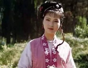 红楼梦中贾宝玉派人去看林黛玉，为什么先将袭人打发走？