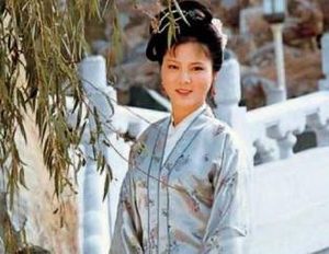 红楼梦中麝月和袭人的关系很好，为什么麝月坑了袭人？