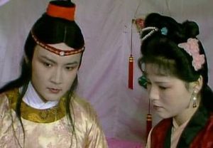 红楼梦中袭人为什么不回家，反而留在贾府为奴为婢呢？
