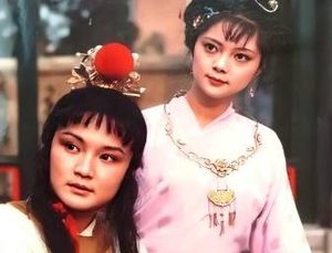 红楼梦中贾家是赫赫有名的公爵府，为什么娶了三个小官之女？