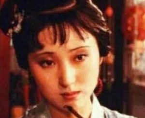 红楼梦中黛玉为何会放在贾母身边教养？