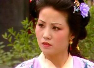 红楼梦中为什么赵姨娘的丧葬费比袭人少20两银子？