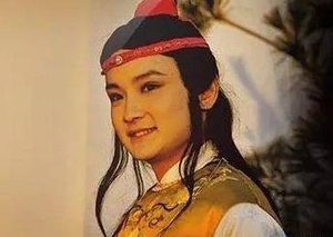 红楼梦中哪三个女子一直想接近贾宝玉？她们最后怎么样了？