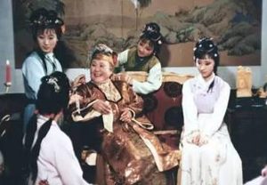 红楼梦中贾母疼爱林黛玉吗？她为何不给林黛玉和贾宝玉订婚？