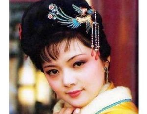 红楼梦中薛宝钗说林黛玉和贾宝玉不避嫌，她自己就很避险吗？