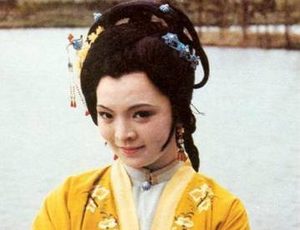 红楼梦中夏金桂和薛宝钗都配不上贾宝玉，为什么这么说？