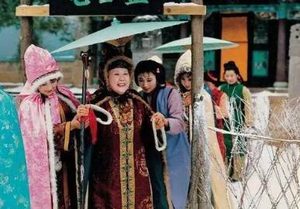 为什么小门小户的孩子娇生惯养，贾府的孩子却胡打海摔呢？