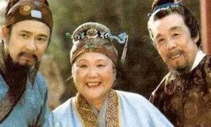 《红楼梦》贾母真的一碗水端不平，偏心贾政吗？