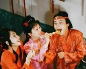 骂晴雯，踹袭人，宝玉为何会做出这么反常的行为？