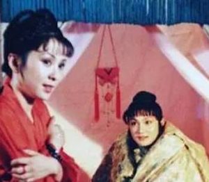 红楼梦中晴雯在死前与宝玉互换衣物，是因为什么？