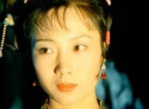 红楼梦中鸳鸯被逼婚时，贾母为何要出面？