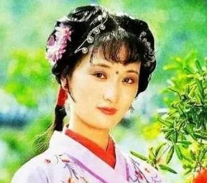 红楼梦中香菱进入贾府不久后为何就能开始读诗了？