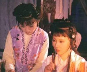 红楼梦中黛玉为何总是在哭？眼泪都是为谁而流？