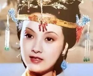 红楼梦怡红群芳开夜宴，王熙凤也没有参加是为什么？