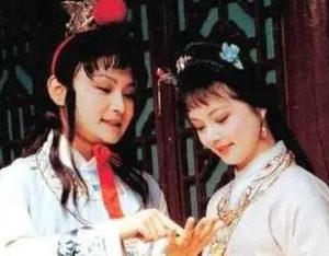 红楼梦中黛玉被说尖酸刻薄是因为什么？