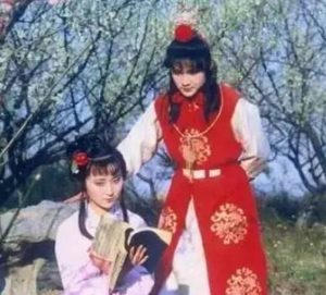 红楼梦中黛玉在宝玉房间中玩的那个九连环背后有何含义？