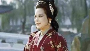 《红楼梦》贾探春为什么如此大胆，一天得罪了两位太太？