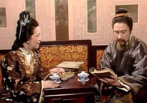 红楼梦中贾宝玉挨打，贾政与王夫人为何爆发争执？