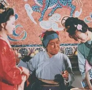 红楼梦全书中是如何描写刘姥姥三次进贾府的情景的？
