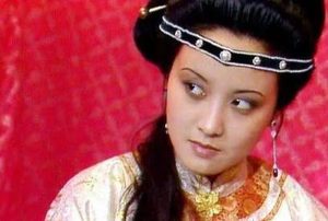 红楼梦中，王熙凤和薛宝钗有哪些不同之处？