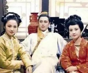在红楼梦中王熙凤是如何葬送掉自己的婚姻的？