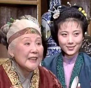 在小说红楼梦中，袭人她们为何一直都愿意留在贾府当丫鬟？
