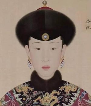 乾隆的“深情”与“克制”：令妃未封后的历史逻辑