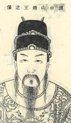 刘备少年：老妈辛苦做鞋 不好好读书喜欢玩狗骑马