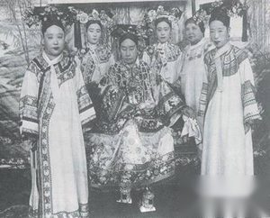 慈禧如何杀死珍妃：让太监踢她下井后扔大石头