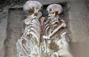 古墓探秘：周幽王陵墓中百名妃子生殉揭秘