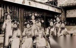 清朝灭亡以后那些皇室贵族都去了哪里？
