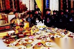 清朝皇帝是怎么吃饭的?与我们平常百姓有啥区别吗？