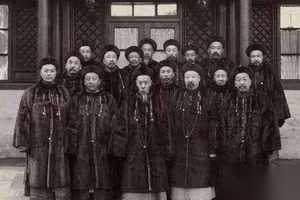 清朝亡了以后，满清贵族为什么纷纷改汉姓？后代道出辛酸泪