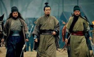 都说刘备假仁义，诸葛亮那么聪明看不出来假仁义？