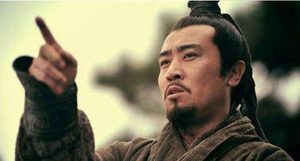 曹操为什么在“煮酒论英雄”时就说刘备是英雄？