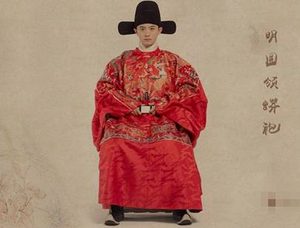 蟒袍到底是一种什么样的服装 清朝什么时候才可以穿