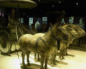 秦直道经历两千多年都不长草 秦始皇当初为何要修这么一条路