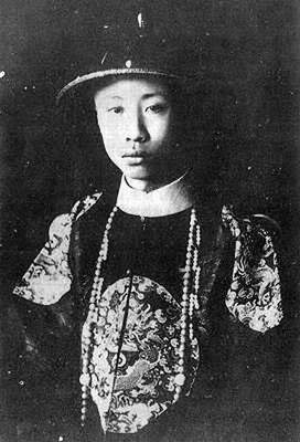 紫禁城里的帝王生活：末代皇帝溥仪大婚始末