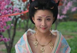 为了上位用尽了手段，安禄山与杨玉环干过哪些奇葩事？