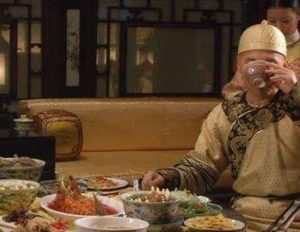 古代皇帝吃剩下的饭菜应该怎么处理 除了赏赐还有哪些去处