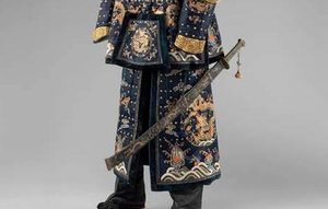 清朝时期将士军服的佩刀为何要反着戴呢？